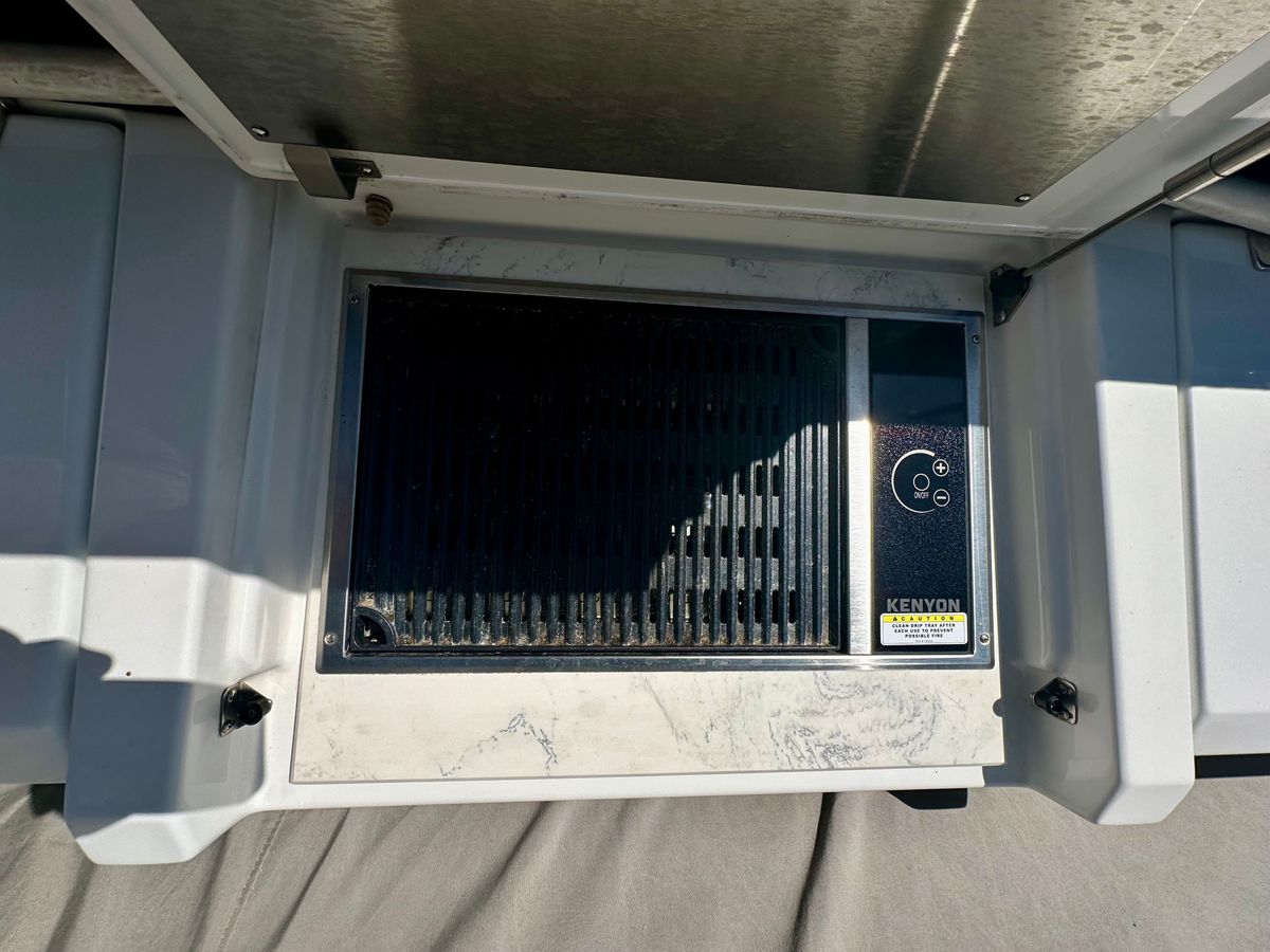 2023 Cruisers Yachts 42 