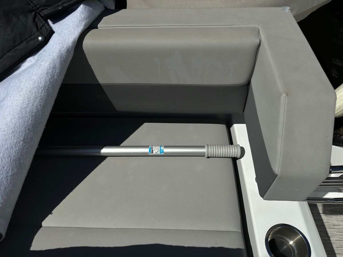 2023 Cruisers Yachts 42 