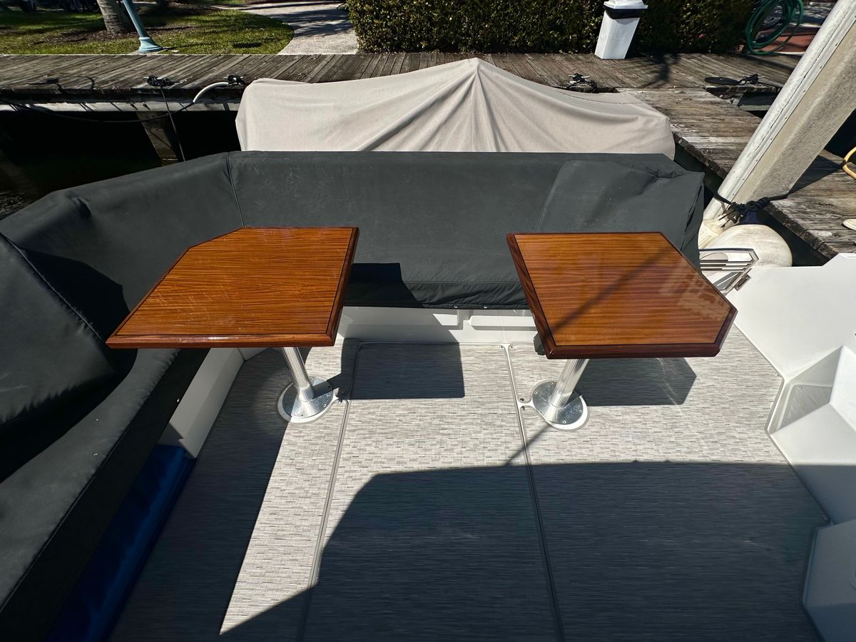 2023 Cruisers Yachts 42 