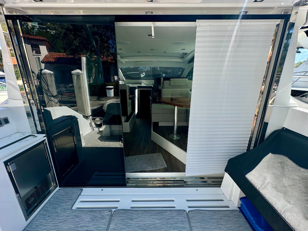 2023 Cruisers Yachts 42 