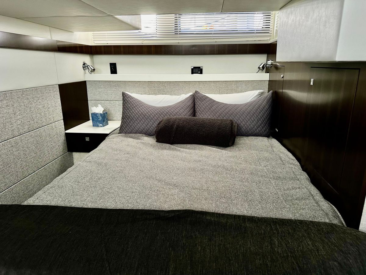 2023 Cruisers Yachts 42 