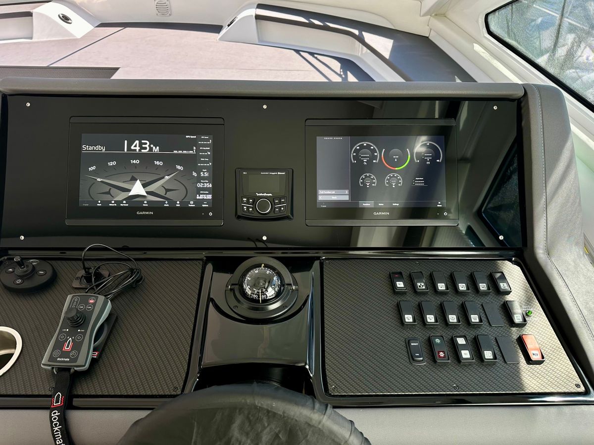 2023 Cruisers Yachts 42 