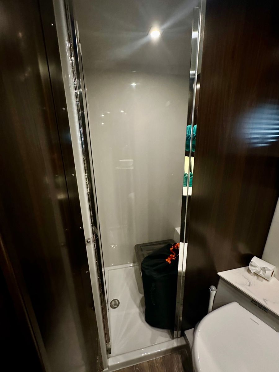 2023 Cruisers Yachts 42 