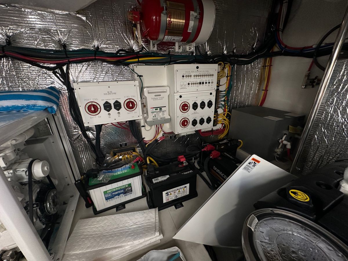 2023 Cruisers Yachts 42 