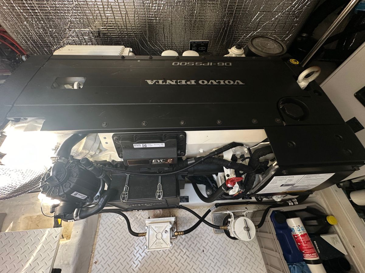 2023 Cruisers Yachts 42 