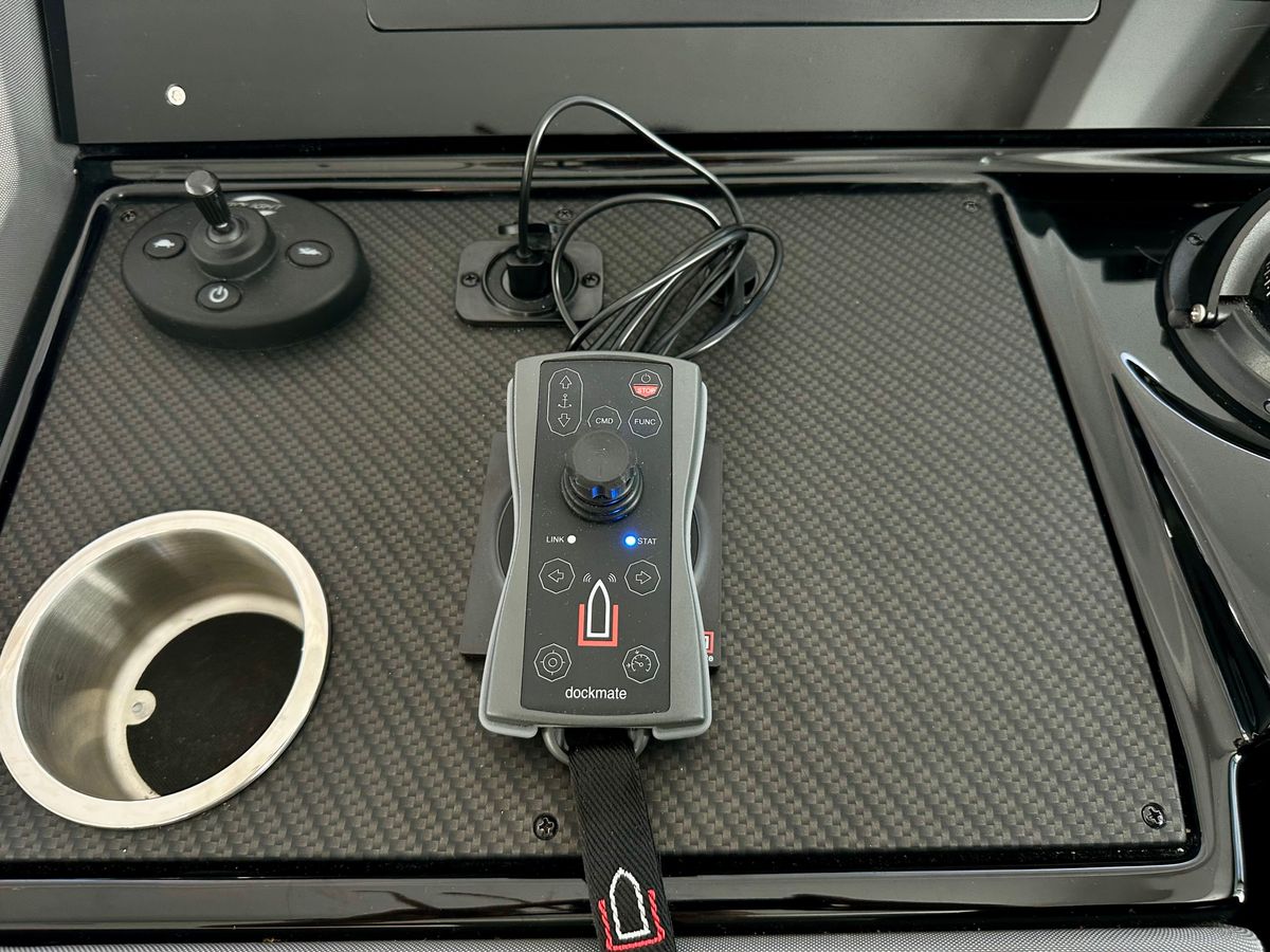 2023 Cruisers Yachts 42 