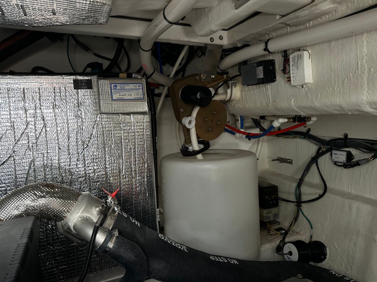 2023 Cruisers Yachts 42 