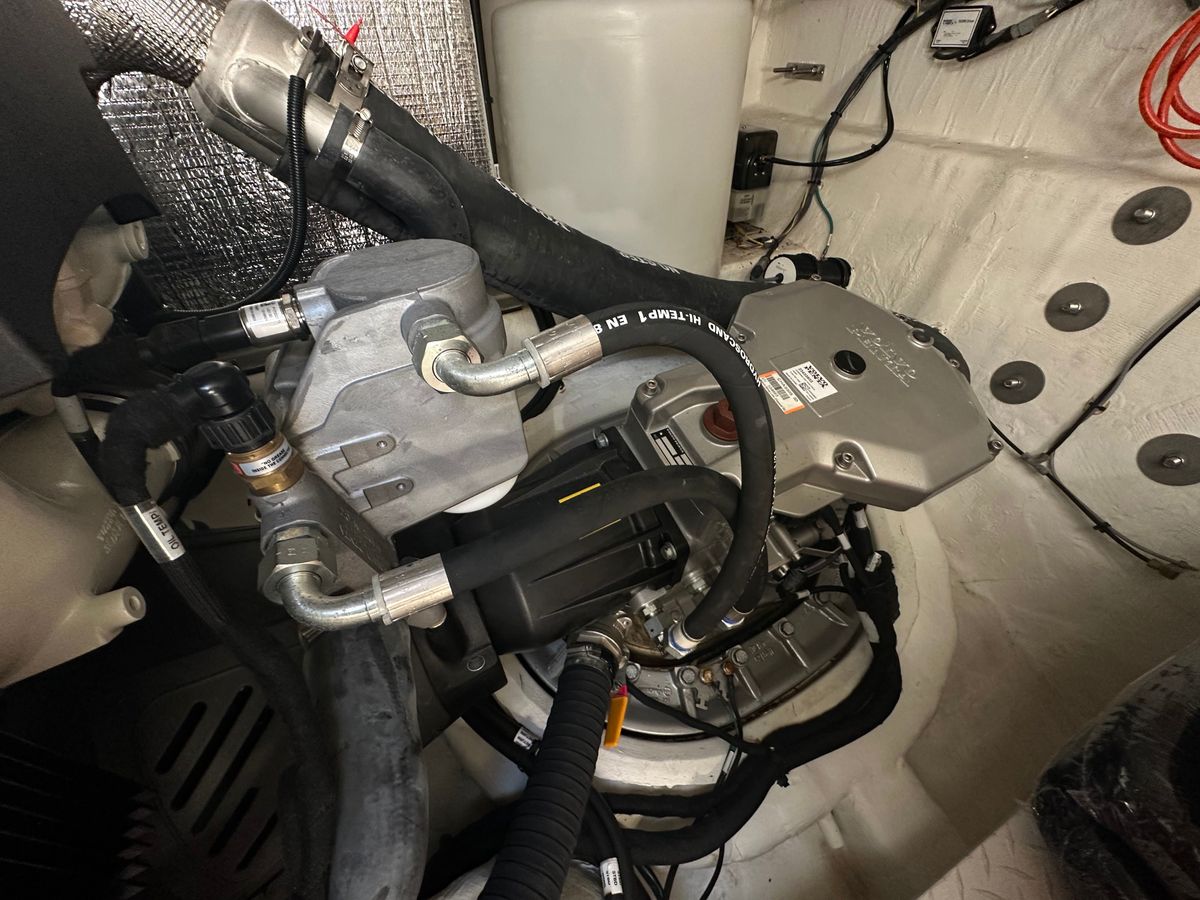 2023 Cruisers Yachts 42 