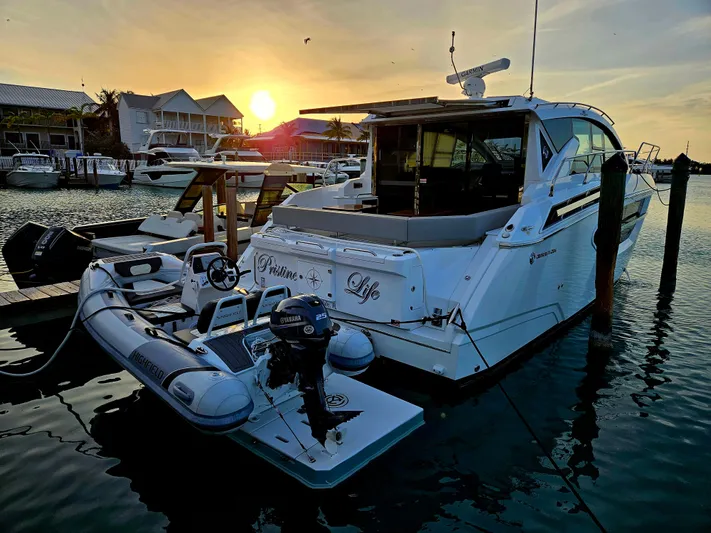 Pristine Life Yacht Photos Pics 