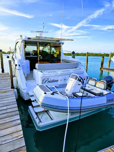 Pristine Life Yacht Photos Pics 