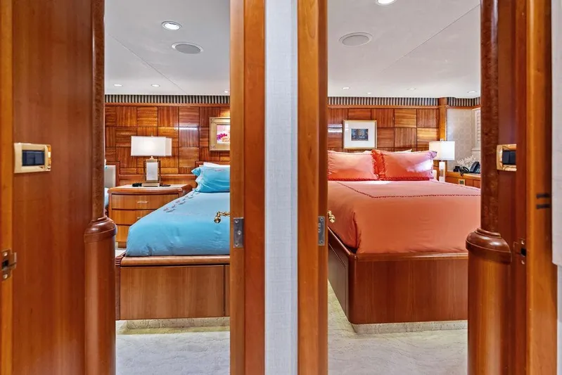 Picosa Lady Yacht Photos Pics Luxurious 2001 West Bay 103 Sonship yacht interior with elegant twin bedrooms.