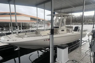 Boston Whaler 24 DAUNTLESS