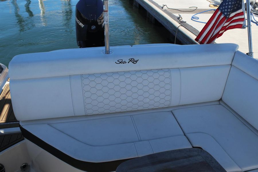 2023 Sea Ray SDX 270 Outboard