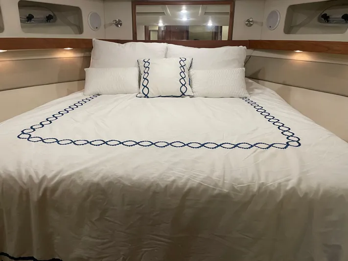 "harmony" Yacht Photos Pics Luxurious bedroom in 1995 Bayliner 4788 Pilot House Motoryacht with elegant bedding.