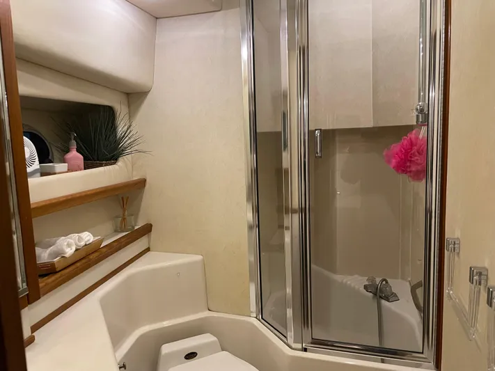 "harmony" Yacht Photos Pics Luxurious bathroom in 1995 Bayliner 4788 Pilot House Motoryacht with shower and elegant decor.