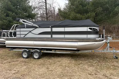 Bentley Pontoons Legacy 223 Navigator