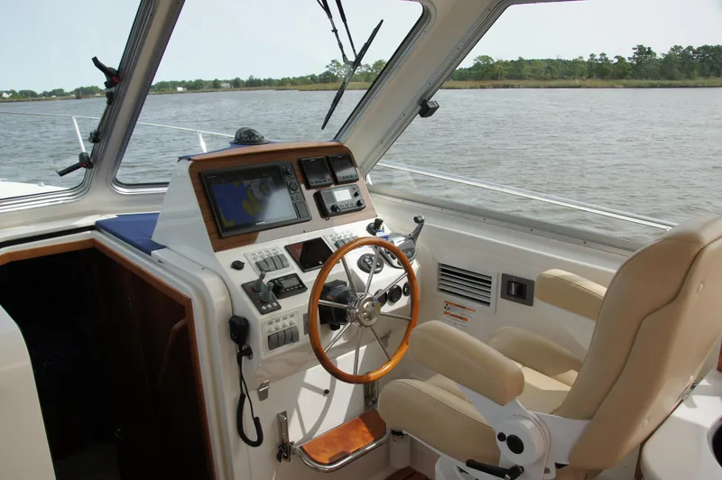 Scamper Yacht Photos Pics 