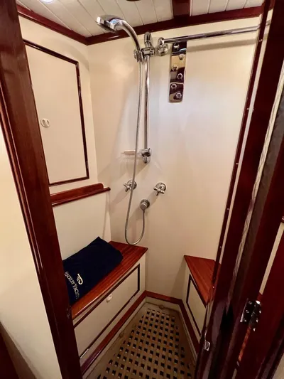 Nala Yacht Photos Pics 