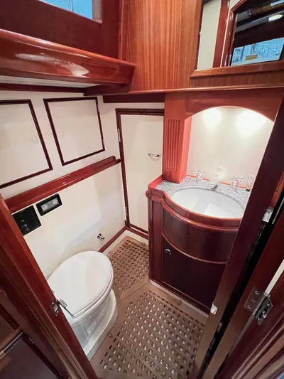 Nala Yacht Photos Pics 