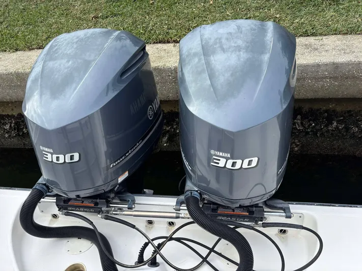  Yacht Photos Pics Twin Yamaha 300 outboard engines on a 2012 Edgewater 318CC boat.