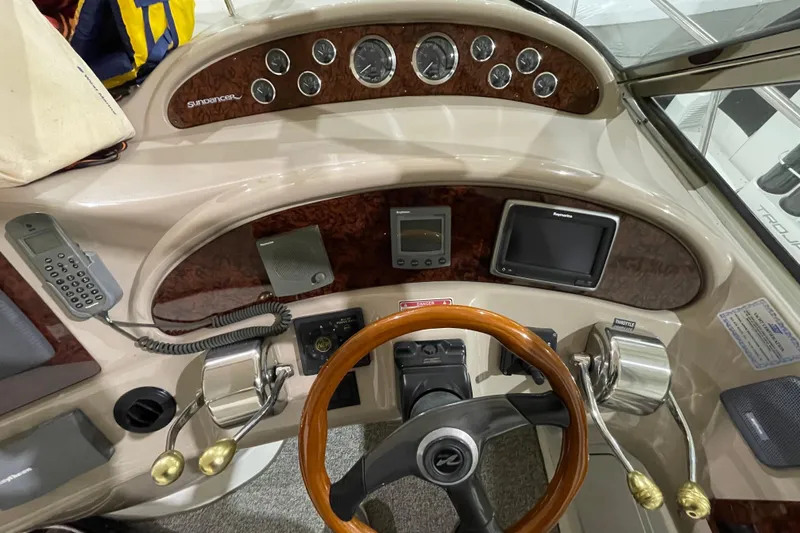  Yacht Photos Pics 2001 Sea Ray Sundancer 460 helm with wood accents and navigation instruments.