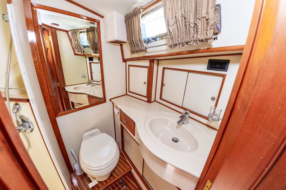 2005 Grand Banks 49 