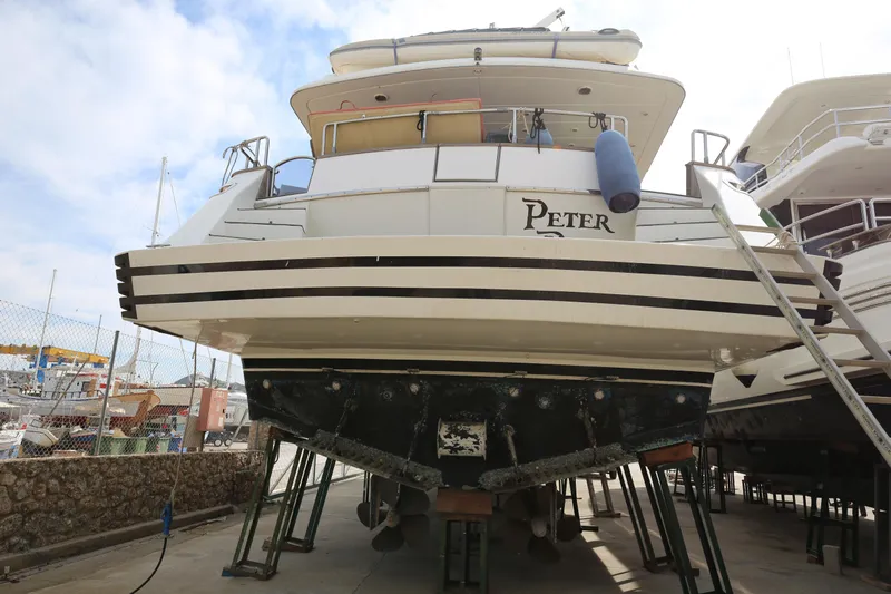  Yacht Photos Pics Sanlorenzo 80 yacht from 1990 on dry dock, rear view with visible hull and deck.