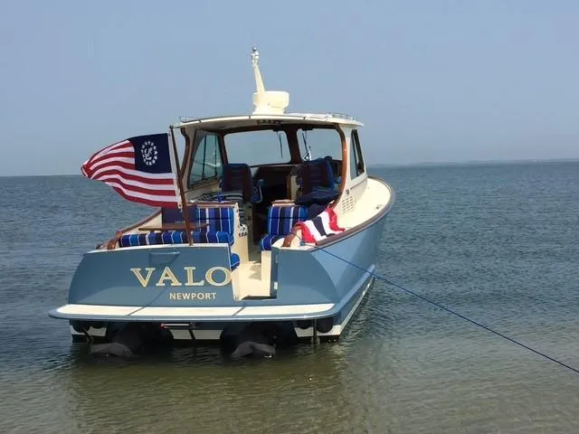 Valor Yacht Photos Pics 