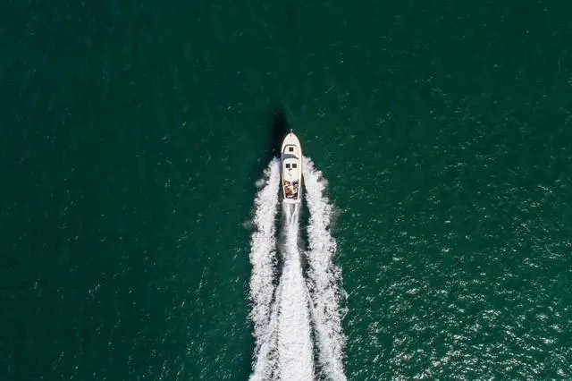 Valor Yacht Photos Pics 