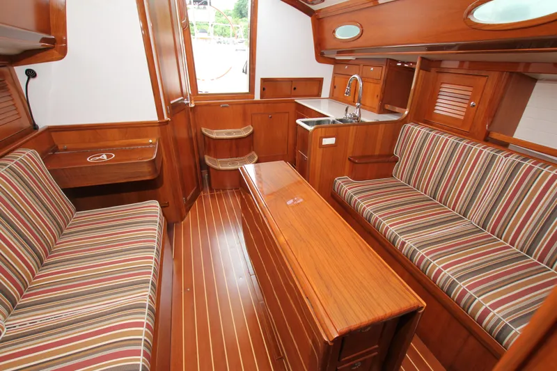 Sweet P Yacht Photos Pics Saloon form forward