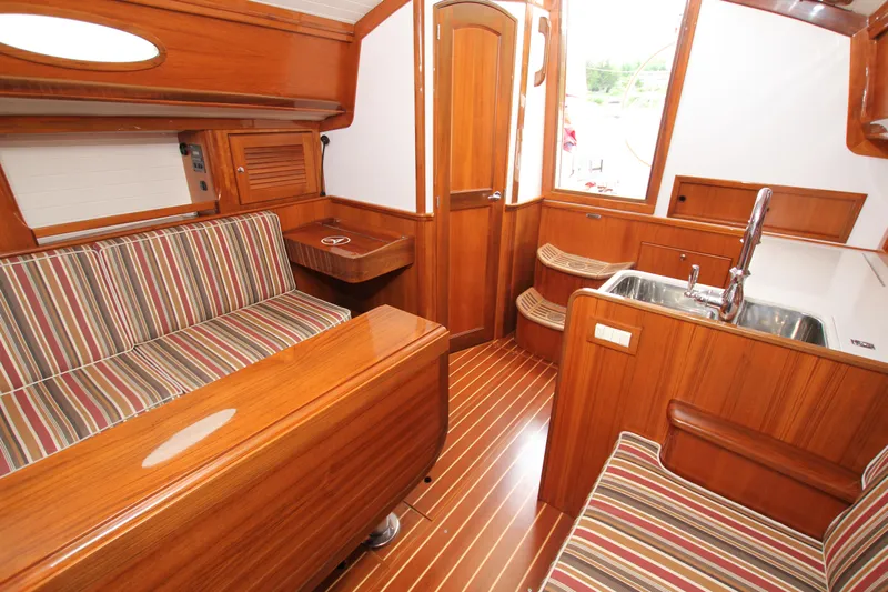 Sweet P Yacht Photos Pics Saloon from forward P