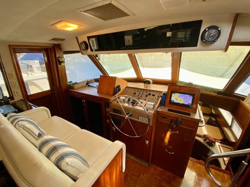 1988 Hatteras 70 Cockpit Motor Yacht