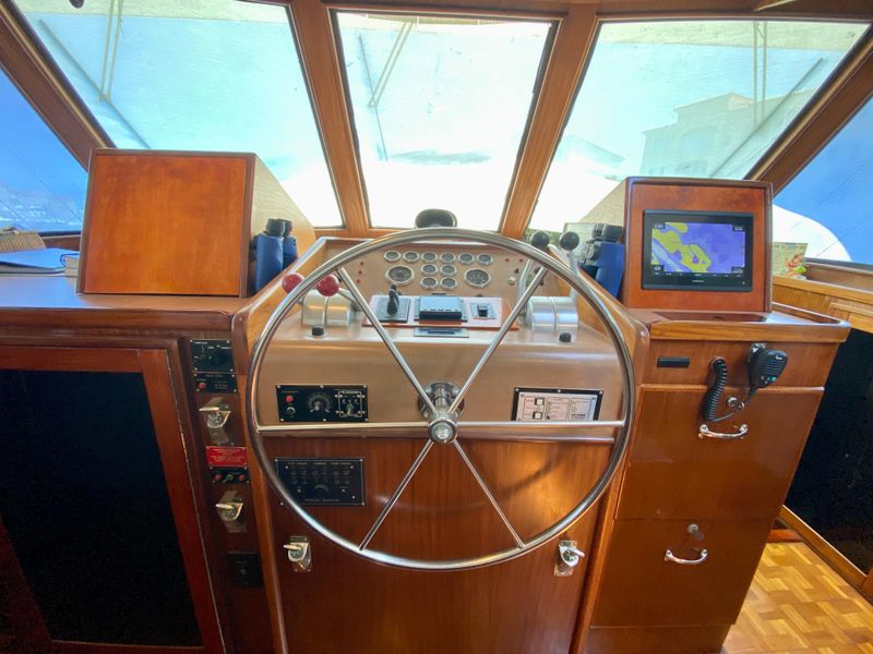 1988 Hatteras 70 Cockpit Motor Yacht