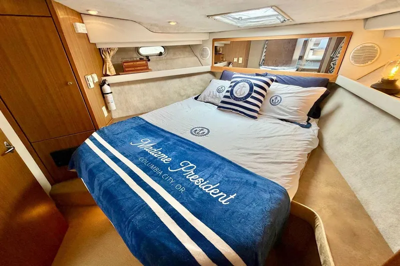  Yacht Photos Pics Luxurious bedroom in 2002 Bayliner 3988 Command Bridge Motoryacht with nautical decor.