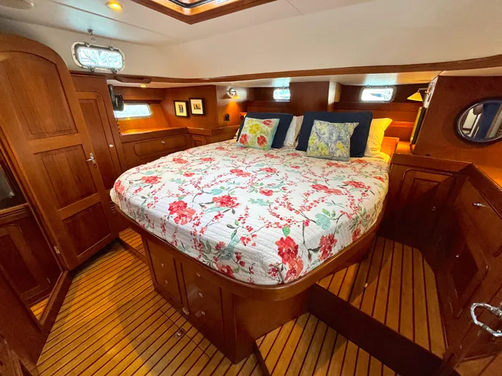 Mrs. Jones Yacht Photos Pics 