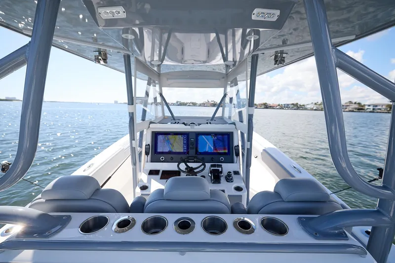 Finito Yacht Photos Pics Invincible 39 Finito - Helm