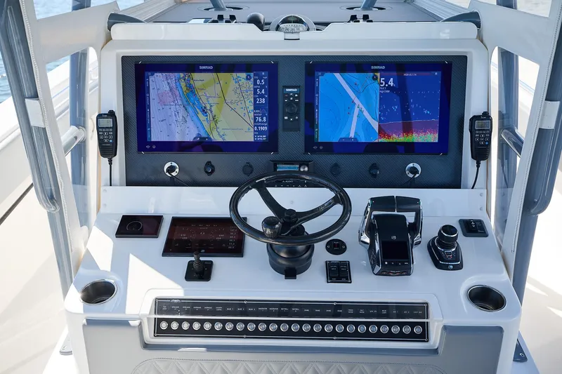 Finito Yacht Photos Pics Invincible 39 Finito - Helm