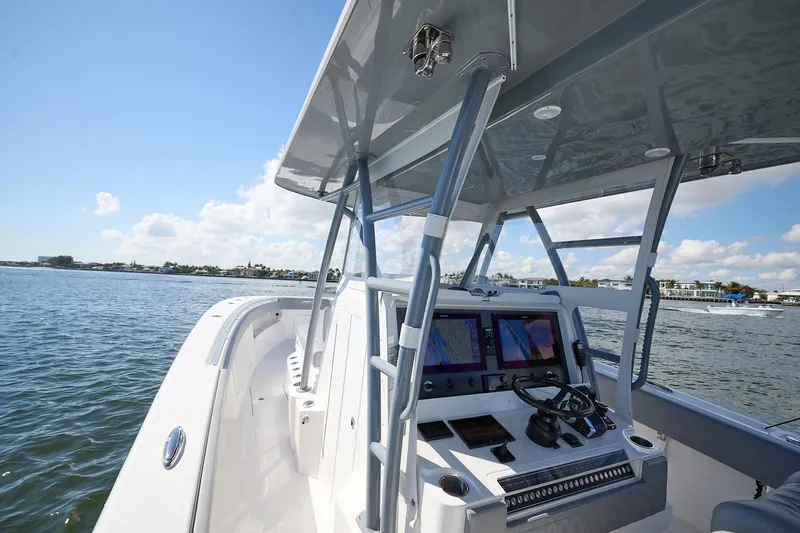 Finito Yacht Photos Pics Invincible 39 Finito - Helm