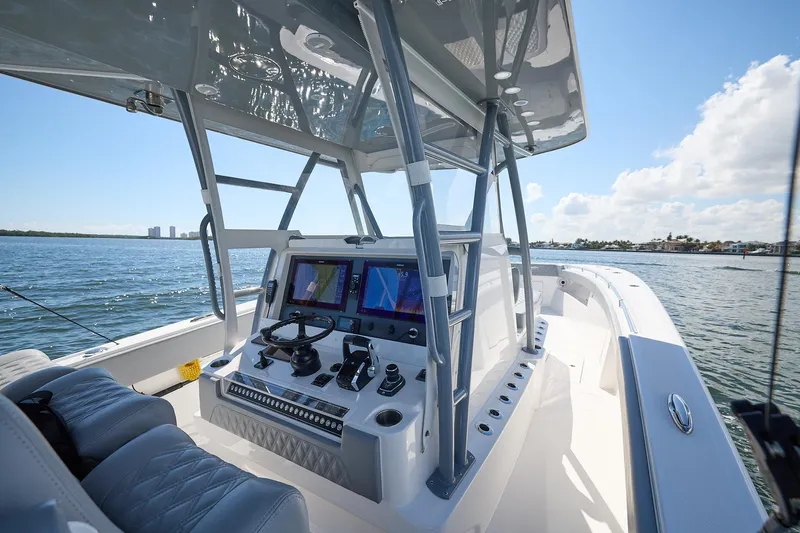 Finito Yacht Photos Pics Invincible 39 Finito - Helm