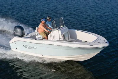 Robalo R180 Center Console