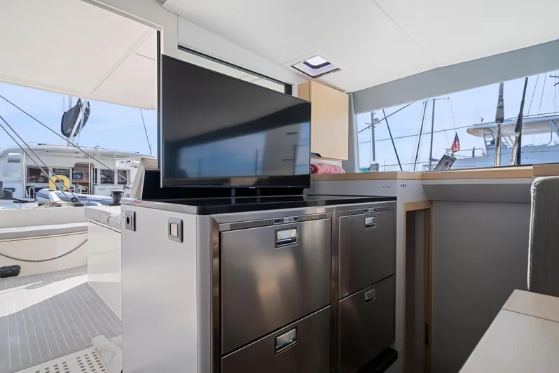 Navitas Yacht Photos Pics 