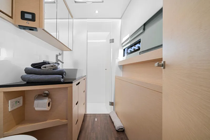 Navitas Yacht Photos Pics 