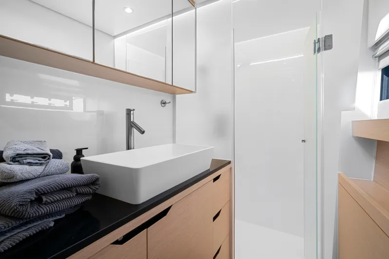 Navitas Yacht Photos Pics 