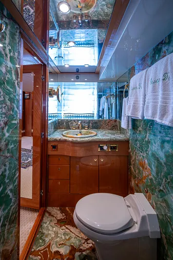 Seven D's Yacht Photos Pics 