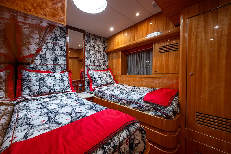 Seven D's Yacht Photos Pics 