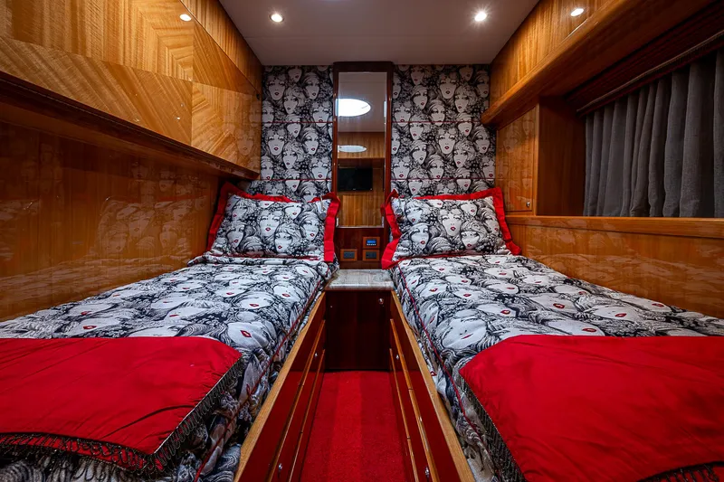 Seven D's Yacht Photos Pics 