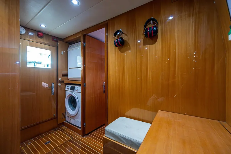 Seven D's Yacht Photos Pics 