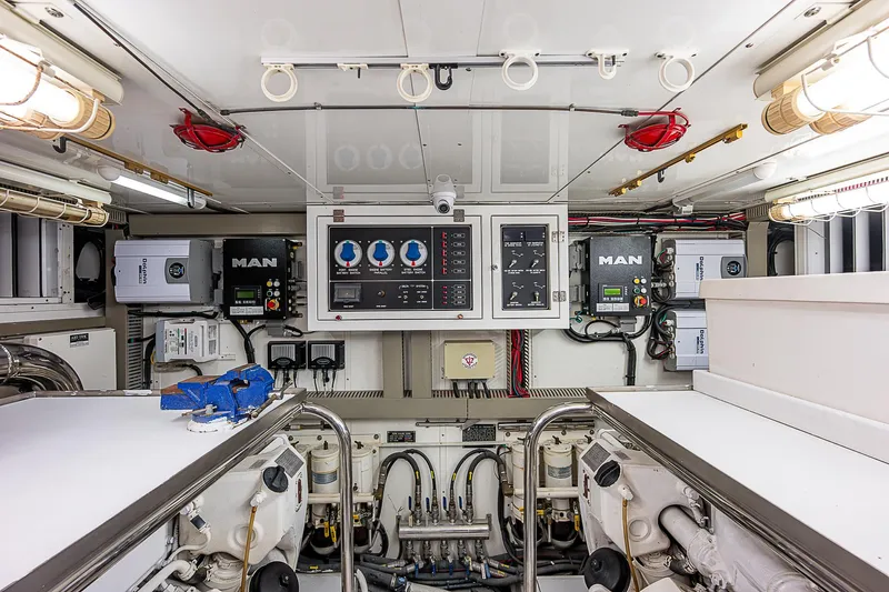 Seven D's Yacht Photos Pics 