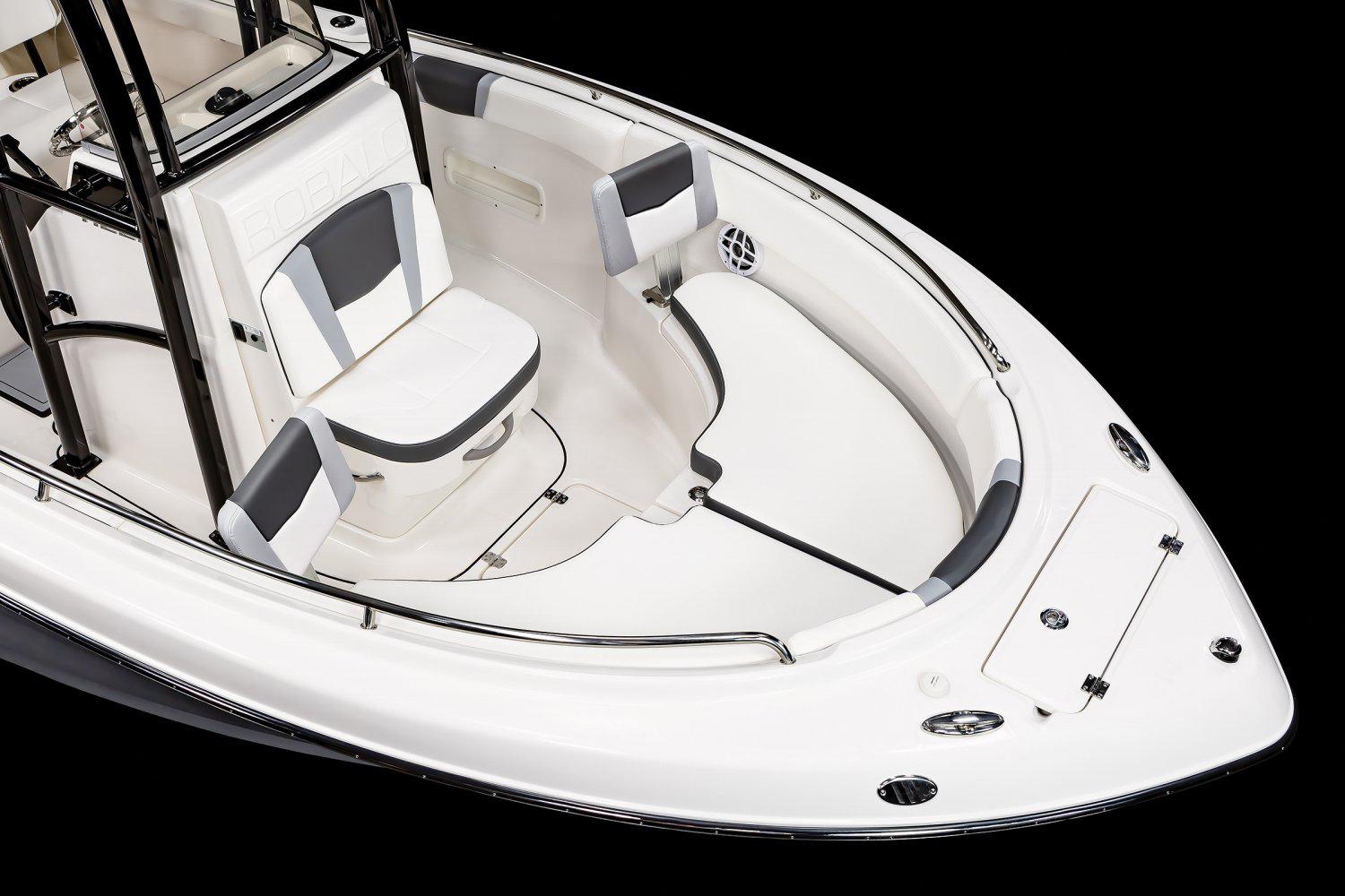 2025 Robalo R222 Center Console - Image 11