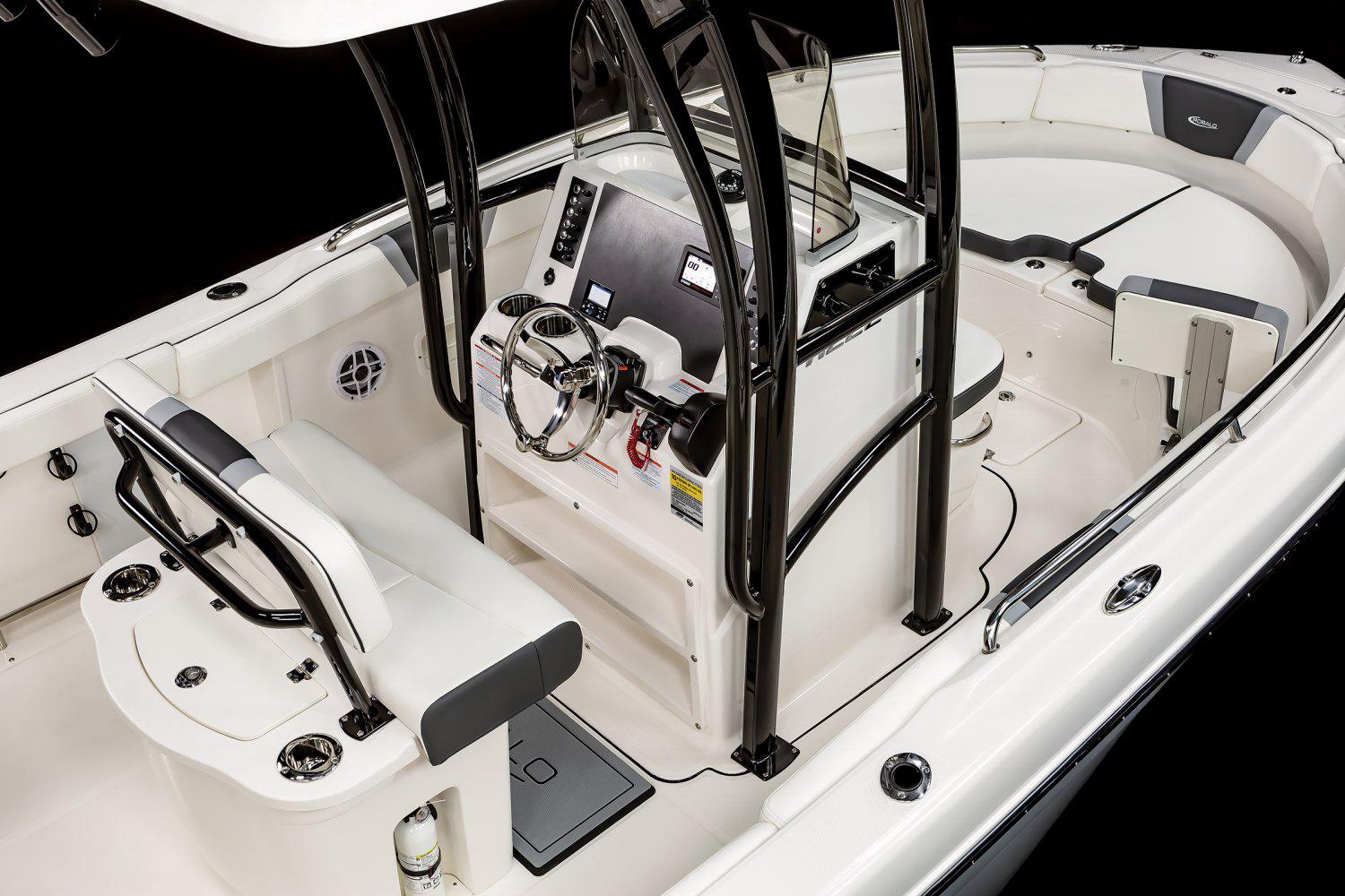 2025 Robalo R222 Center Console - Image 13